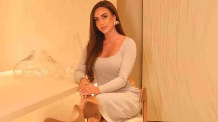 NICOLE.jpg